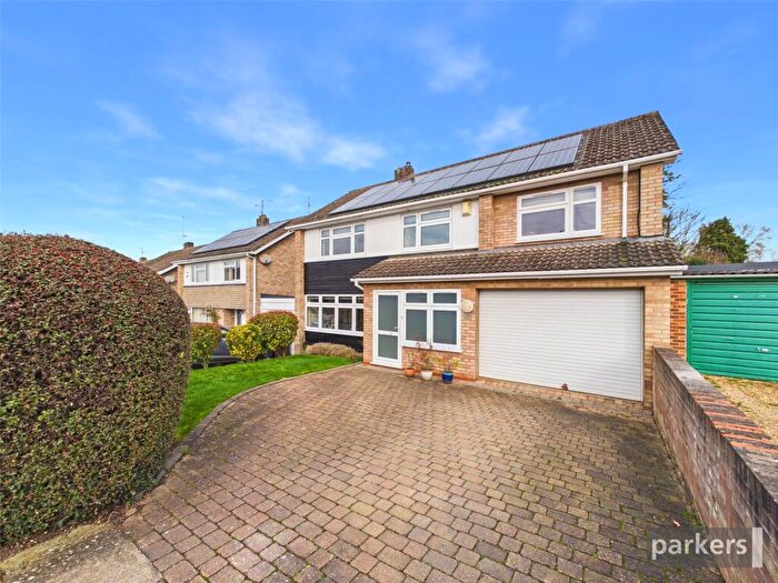 4 Bedroom Detached House For Sale In Springfield Park, Twyford, Reading, Berkshire, RG10