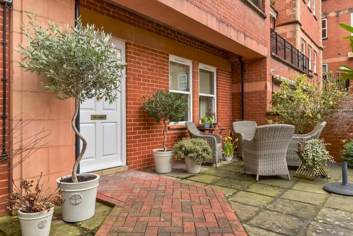 3 Bedroom Flat To Rent In Post Office Square, London Road, Tunbridge Wells, TN1