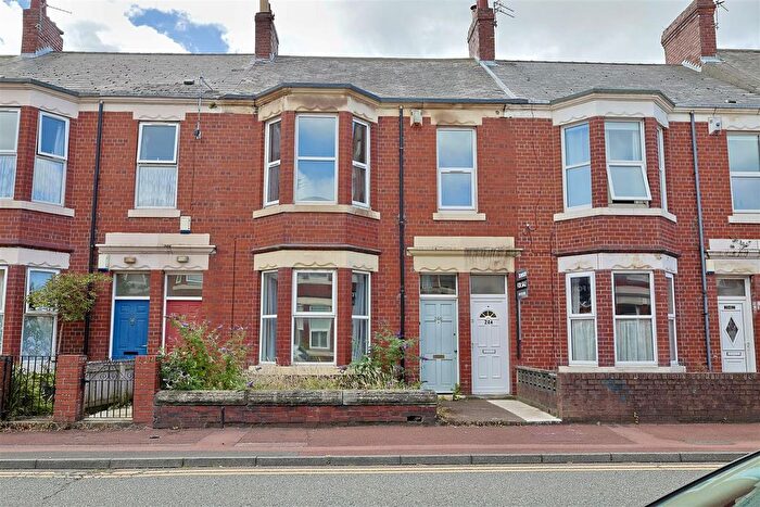 3 Bedroom Flat For Sale In Simonside Terrace, Heaton, Newcastle Upon Tyne, NE6