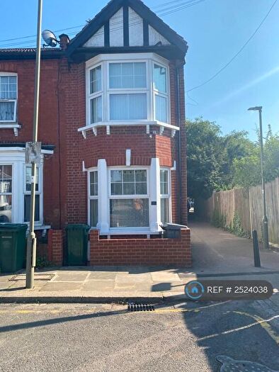 3 Bedroom End Of Terrace House To Rent In Percy Road, London, N12