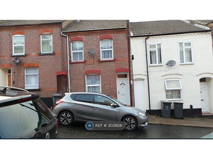 3 Bedroom Terraced House To Rent In Cambridge St, Luton, LU1