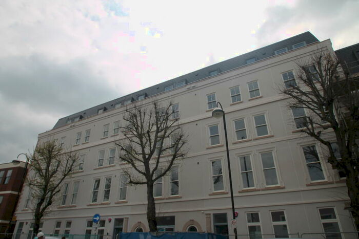 3 Bedroom Flat To Rent In High Street, Sutton, SM1
