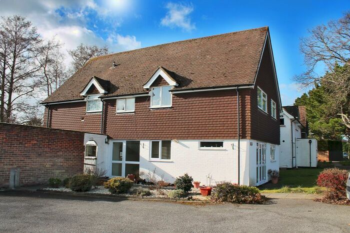 1 Bedroom Apartment To Rent In Lymington, Hampshire, SO41