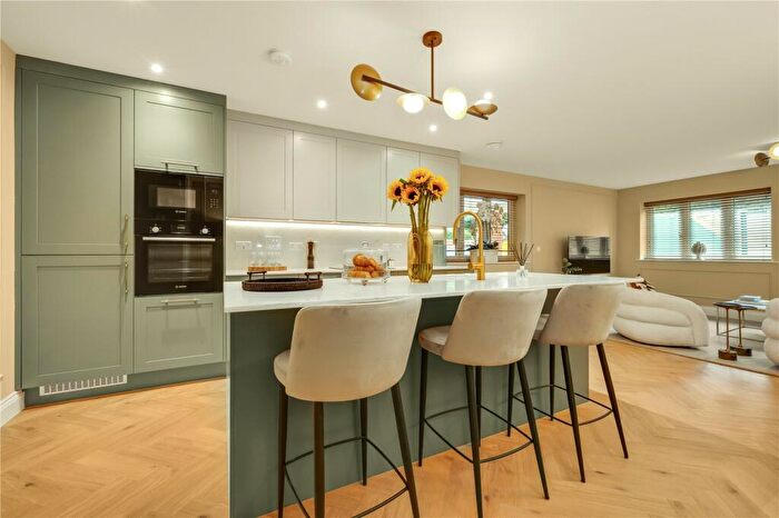 2 Bedroom Apartment For Sale In The Residence, Brooklands Road, Weybridge, KT13