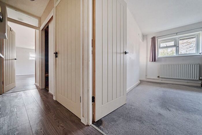1 Bedroom Flat To Rent In Fieldway, Haslemere, GU27
