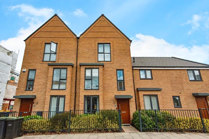 4 Bedroom Town House For Sale In Crete Hall Road, Northfleet, Gravesend, Kent, DA11