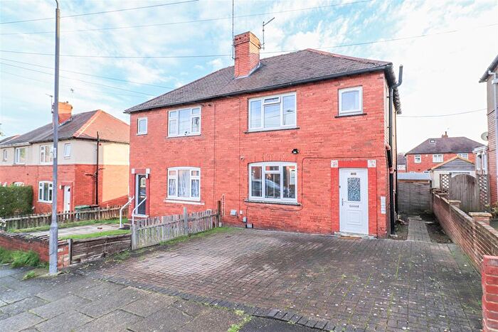 3 Bedroom Semi Detached House For Sale In Esther Avenue, Wakefield, WF2