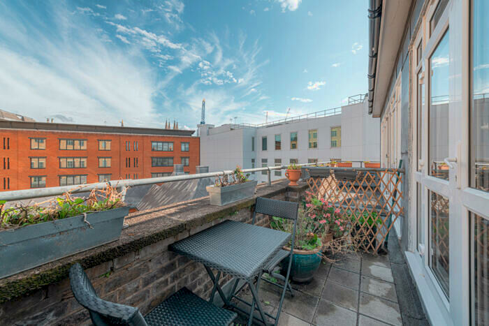 1 Bedroom Apartment To Rent In West Smithfield, London, EC1A