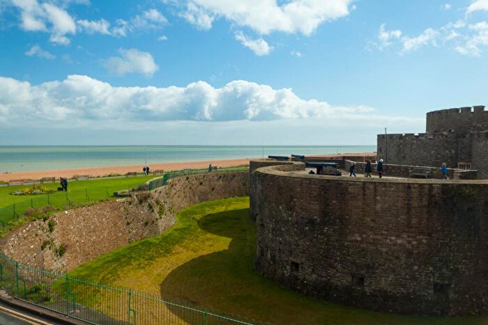 2 Bedroom Apartment For Sale In The Queens, Ranelagh Road, Deal, CT14