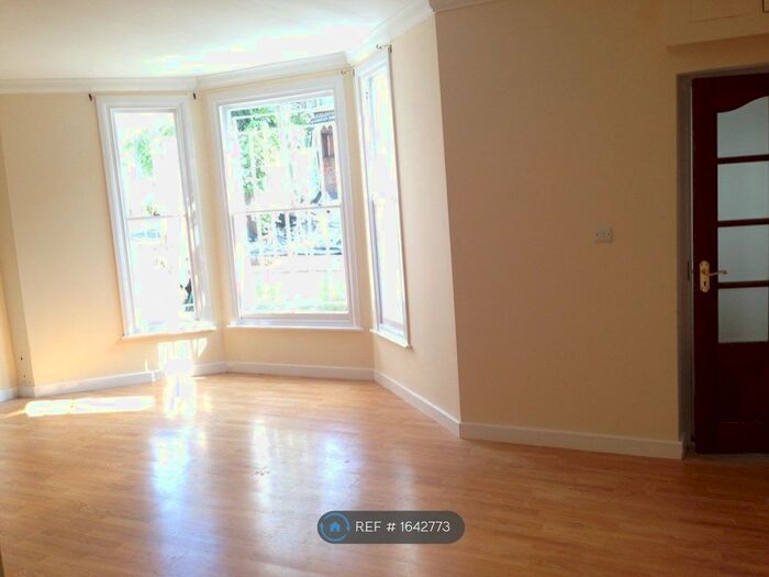 2 Bedroom Flat To Rent In Alexandra Drive, London, SE19