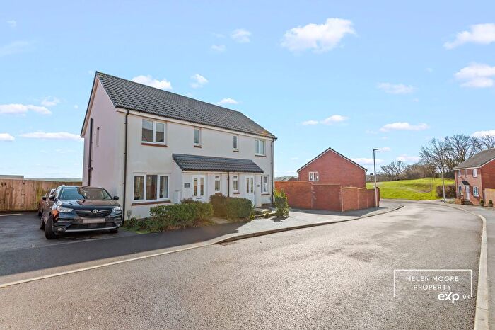 3 Bedroom Semi-Detached House For Sale In Drake Avenue, Ivybridge, Devon, PL21