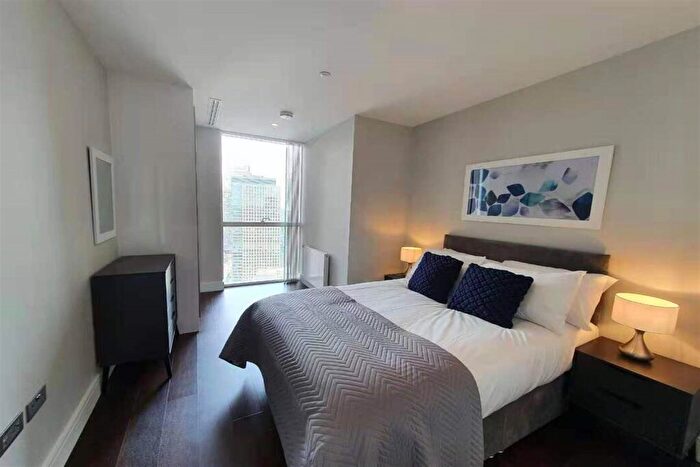 3 Bedroom Apartment To Rent In Maine Tower, Harbour Way, E14