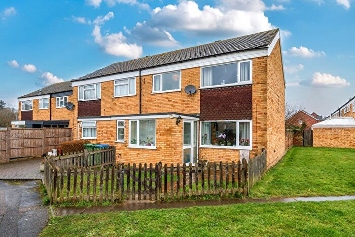 3 Bedroom End Of Terrace House To Rent In Bennett Close, Cobham, KT11