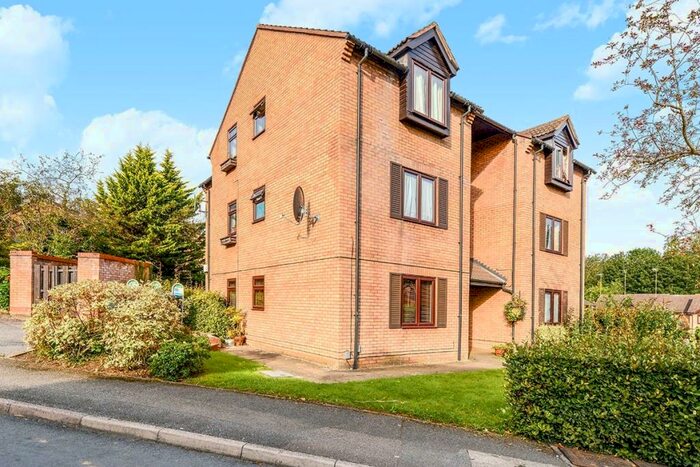 1 Bedroom Flat To Rent In Crackley Meadow, Hemel Hempstead, Hertfordshire, HP2