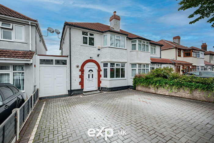 3 Bedroom Semi-Detached House For Sale In Brooklands Road, Hall Green, Birmingham, B28
