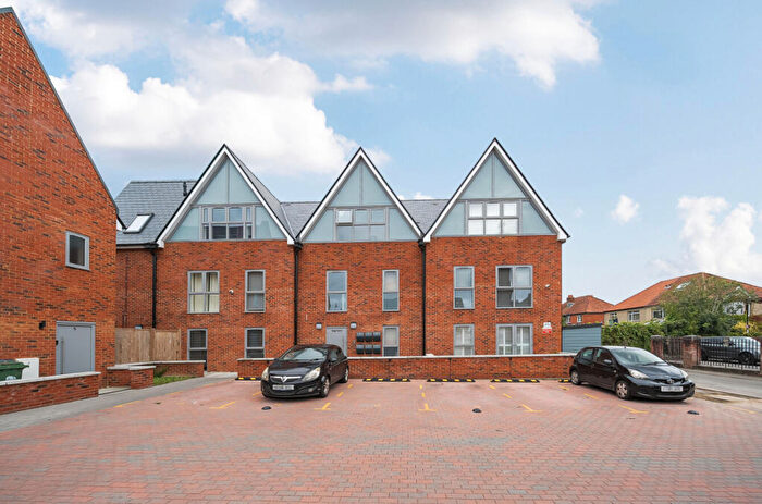 2 Bedroom Flat To Rent In Church End, Southampton, Hampshire, SO15