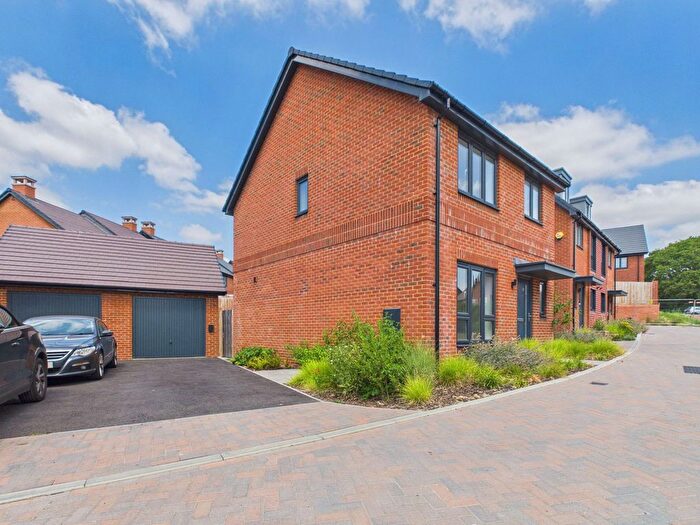 3 Bedroom Detached House For Sale In Burdoch Road, Horsham, West Sussex., RH12