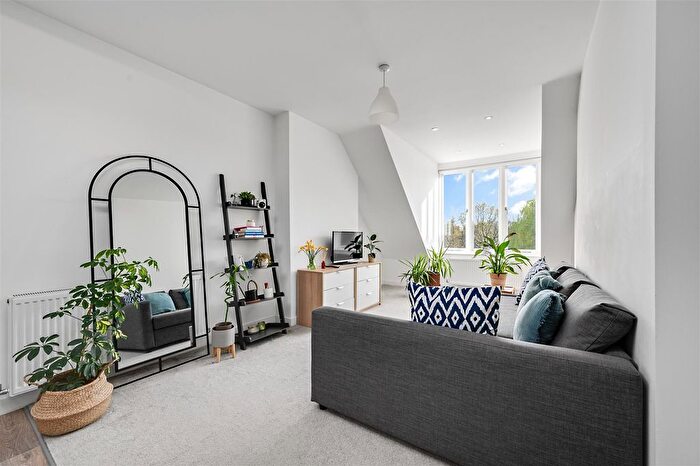 2 Bedroom Flat To Rent In Dartmouth Road, London, NW2