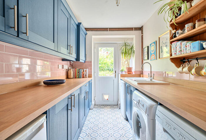 1 Bedroom Apartment For Sale In Brigstocke Road, Bristol, Somerset, BS2