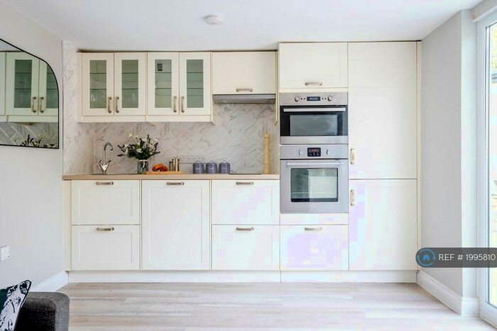 Studio To Rent In Lansdown, Bath, BA1