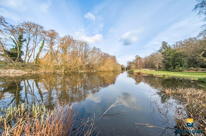 3 Bedroom Flat To Rent In Weybridge, Surrey, KT13