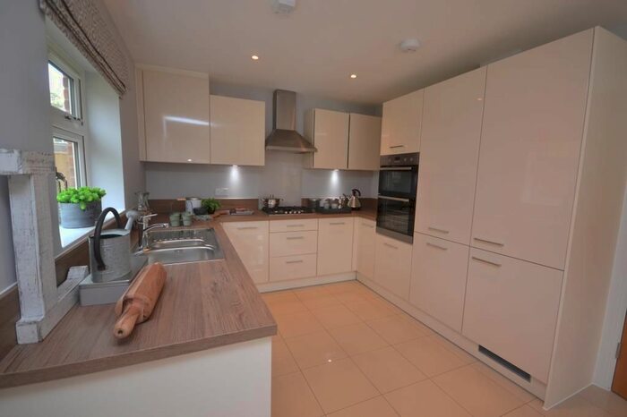 4 Bedroom Detached House To Rent In Freshers Grove, Eraley, Reading RG6