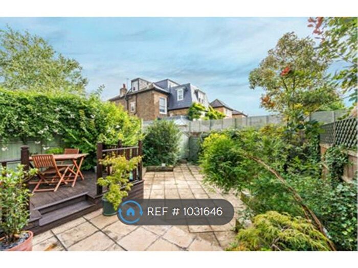 2 Bedroom Flat To Rent In St. James's Drive, London, SW17