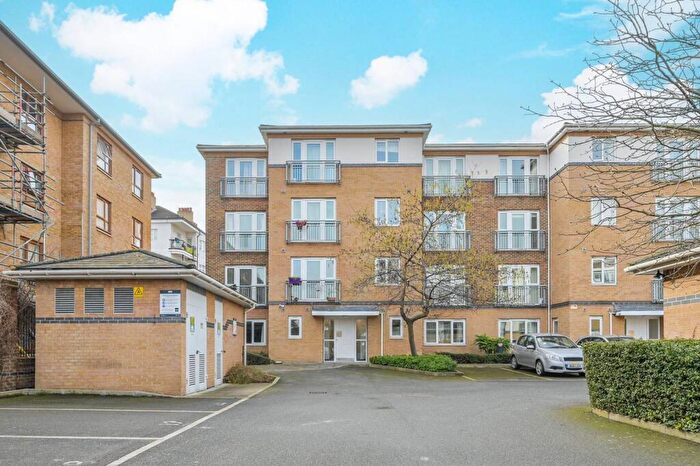1 Bedroom Flat To Rent In Morton Close, Tower Hamlets, London, E1
