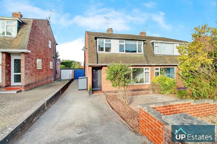 3 Bedroom Semi-detached House For Sale In Lunn Avenue, Kenilworth, CV8