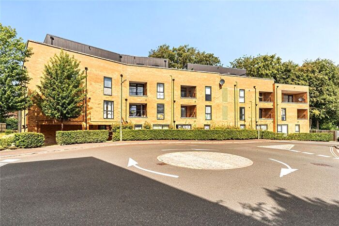 2 Bedroom Flat For Sale In Divot Way, Basingstoke, RG24