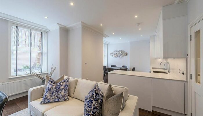 3 Bedroom Flat To Rent In Hamlet Gardens, Ravenscourt Park, London, W6