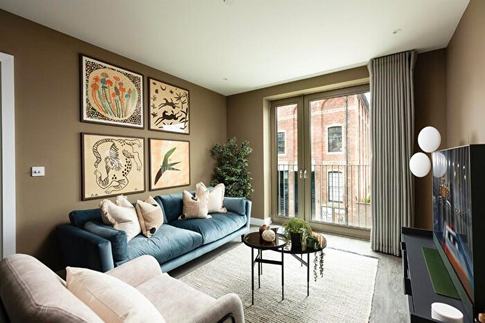 2 Bedroom Apartment To Rent In Melvin Walk, Edinburgh, EH3