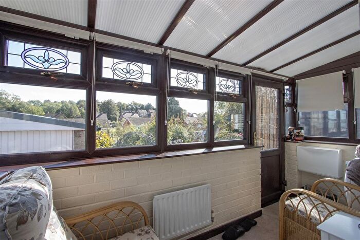 2 Bedroom Detached Bungalow For Sale In Lindale Road, Dunston, Chesterfield, S41