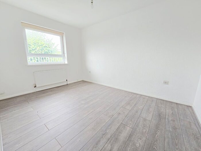 3 Bedroom Flat To Rent In South Street, Enfield, EN3