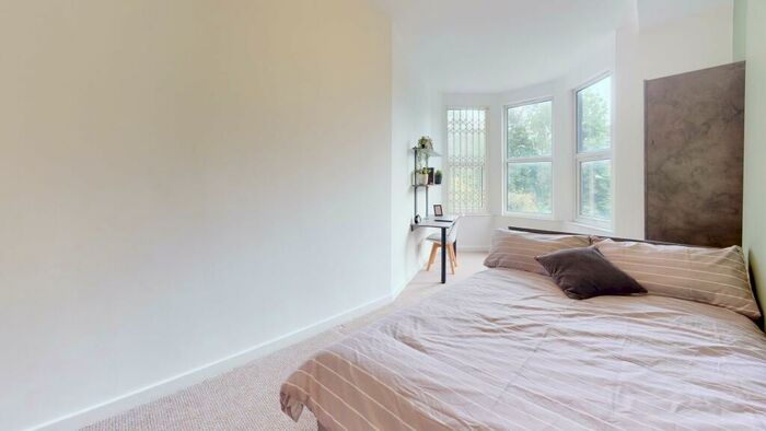4 Bedroom Flat To Rent In Moorland Avenue, Woodhouse, Leeds, LS6