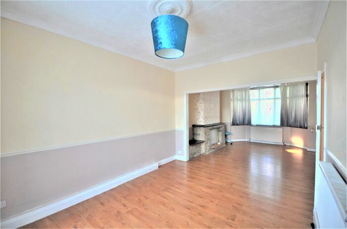 5 Bedroom End Terrace House To Rent In Roll Gardens, IG2