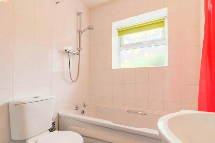2 Bedroom Flat To Rent In Earlsdon Avenue South, Earlsodn, Coventry, CV5