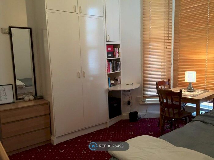 Studio To Rent In Perham Road, London, W14