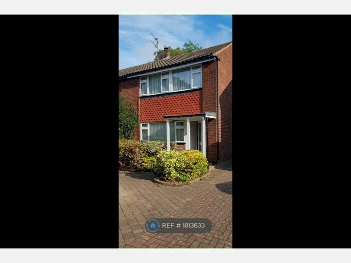 3 Bedroom Semi-Detached House To Rent In Mutton Lane, Potters Bar, EN6