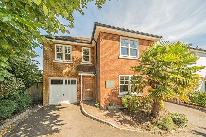 4 Bedroom Detached House To Rent In White Gates, Thames Ditton, KT7
