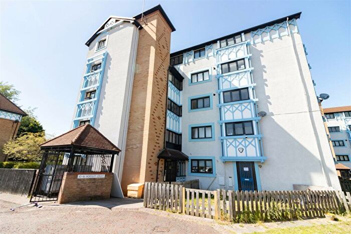 3 Bedroom Flat To Rent In Horsley Court, Fawdon, Newcastle Upon Tyne, NE3