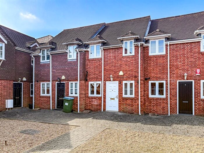 2 Bedroom Terraced House To Rent In High Street, Fareham, PO16