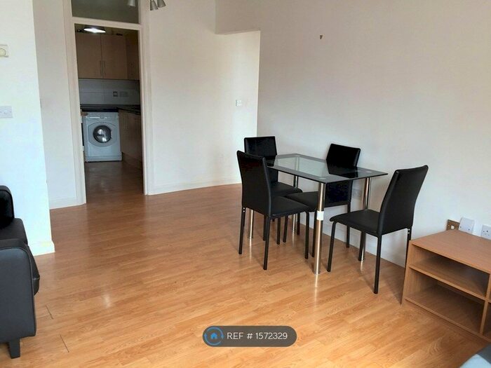 2 Bedroom Flat To Rent In Ivory Court, London, E9