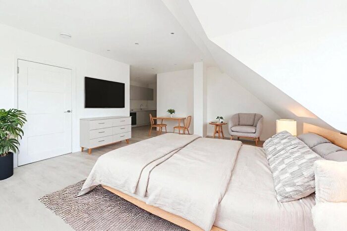 Apartment To Rent In Peach Street, Wokingham, Berkshire, RG40