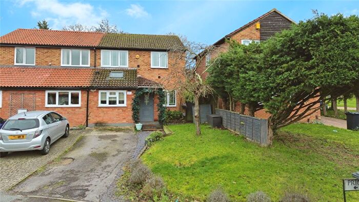 3 Bedroom Semi Detached House For Sale In Priors Way, Maidenhead, Berkshire, SL6