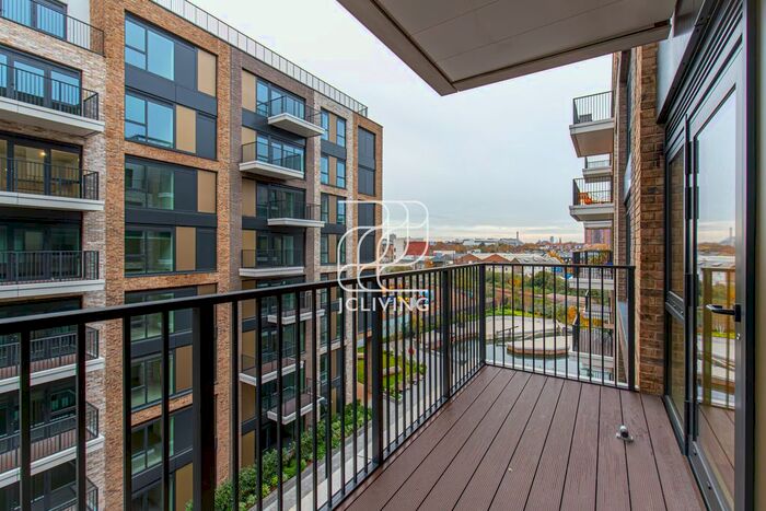 2 Bedroom Flat To Rent In Lockgate Rd, London Gb, London, SW6