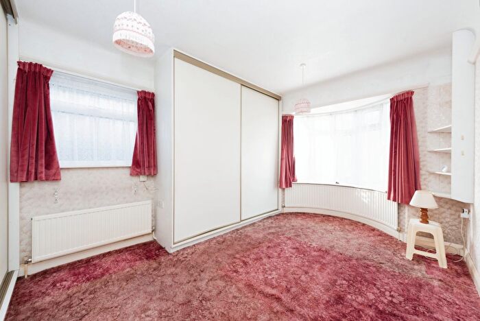 2 Bedroom Bungalow For Sale In Boscombe Road, Worcester Park, KT4