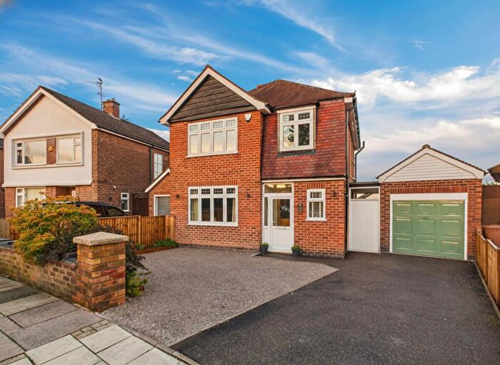 4 Bedroom Detached House For Sale In De Vere Gardens, Woodthorpe, Nottingham, NG5