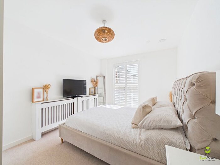 2 Bedroom Flat For Sale In Gala Court, Erith High Street, Erith, Kent, DA8