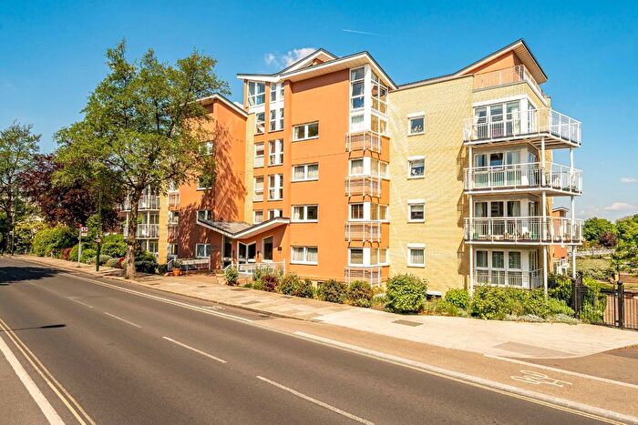 2 Bedroom Flat For Sale In Twickenham Road, Teddington, TW11